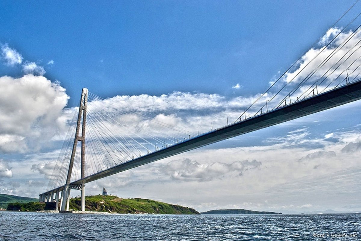 Вантовый мост на остров русский