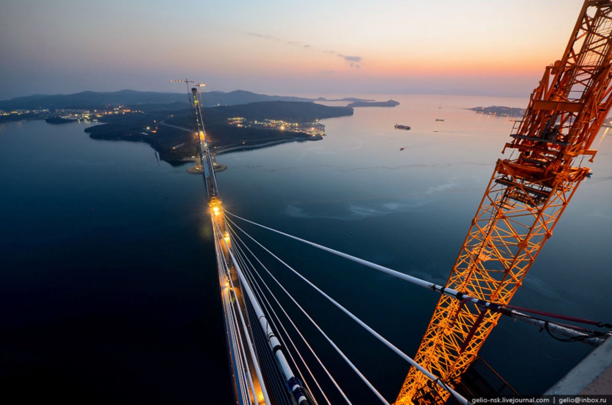 Мост во Владивостоке на остров