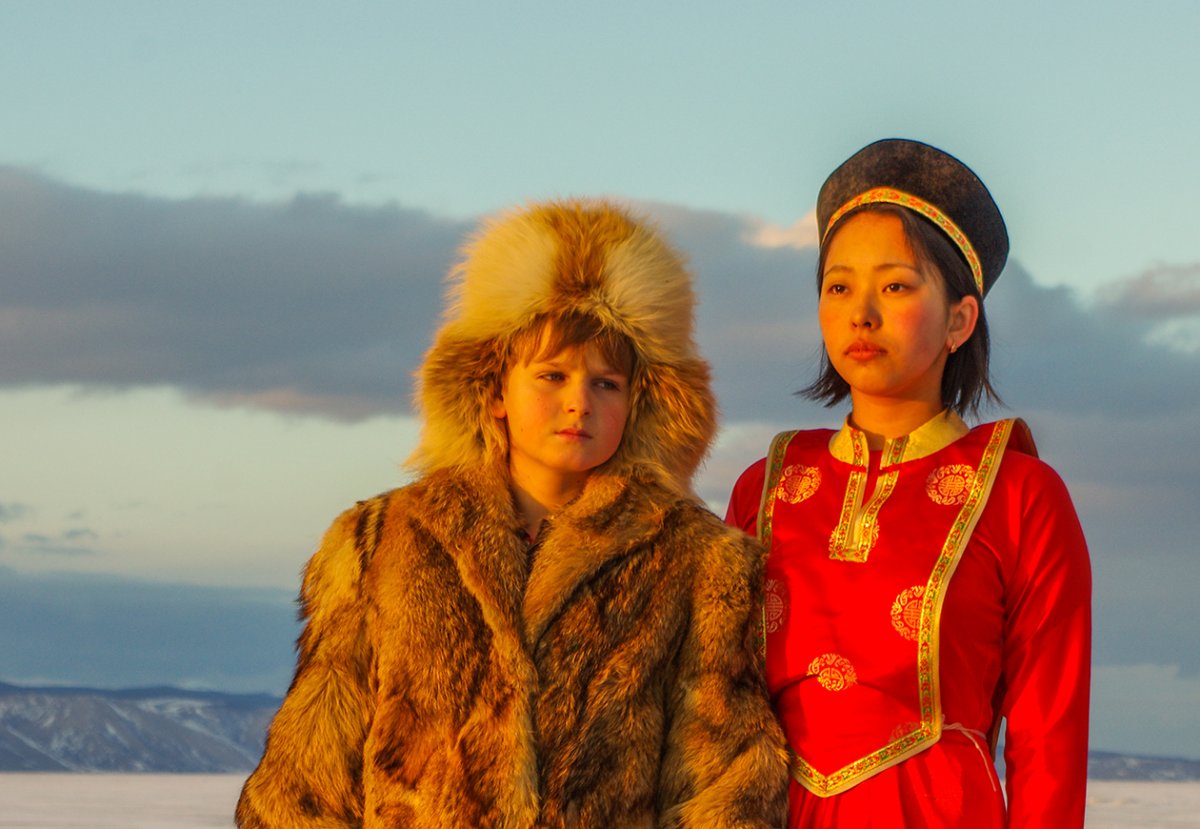 Бурятский костюм на Байкале зимой