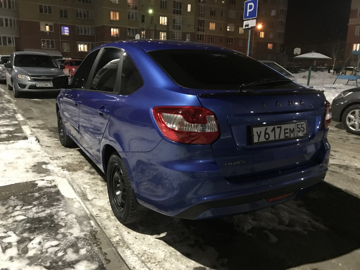 Лада Гранта лифтбек 2018 в новом кузове черная
