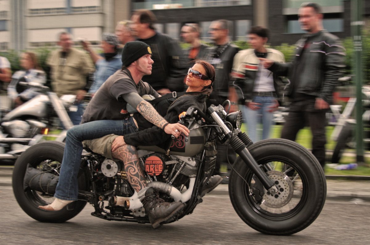 Том Круз с мотоциклом Дукати