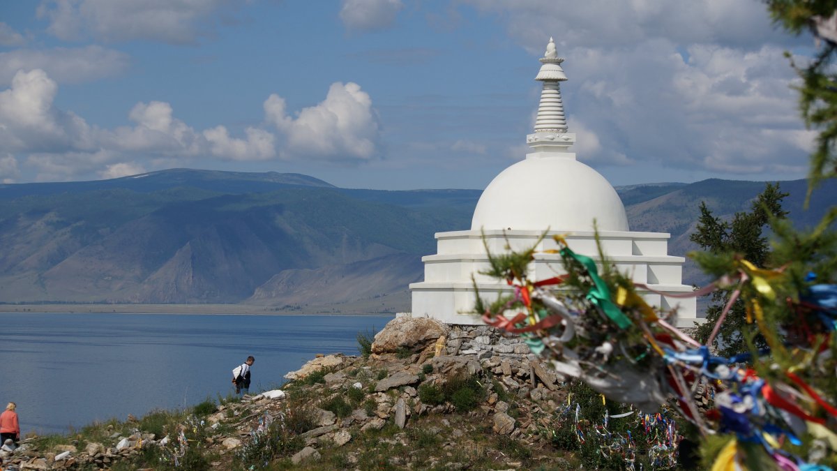 Буддийская ступа на острове Огой