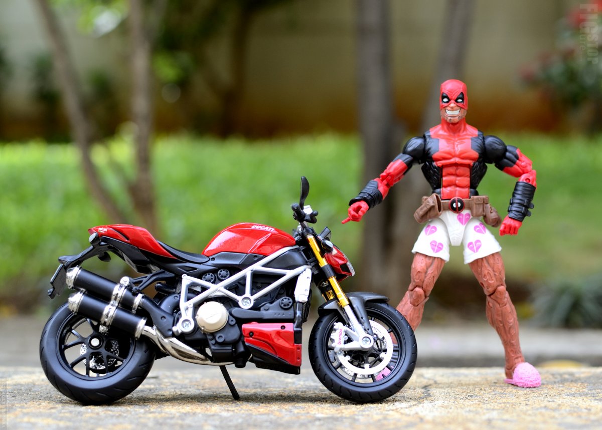 Фигурка человек паук с мотоциклом Spider man Hasbro b9767