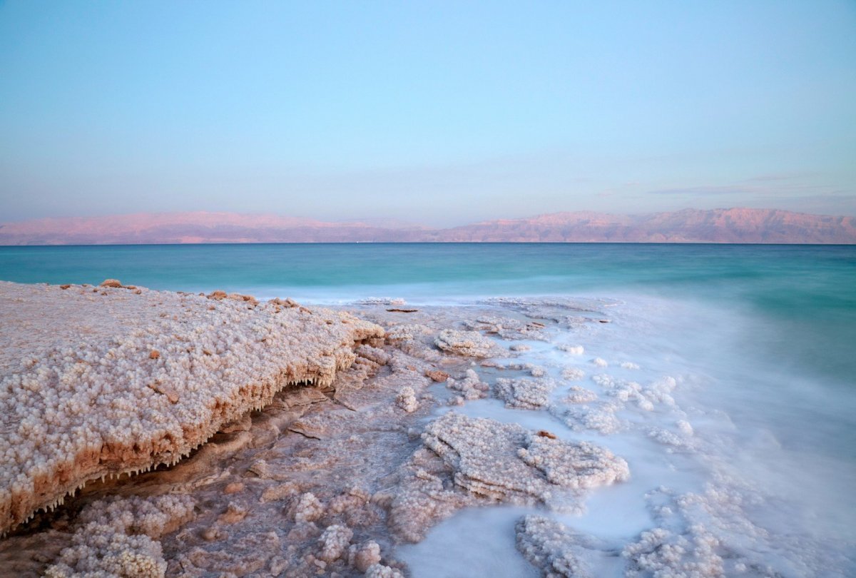 Асфальт в Мертвом море