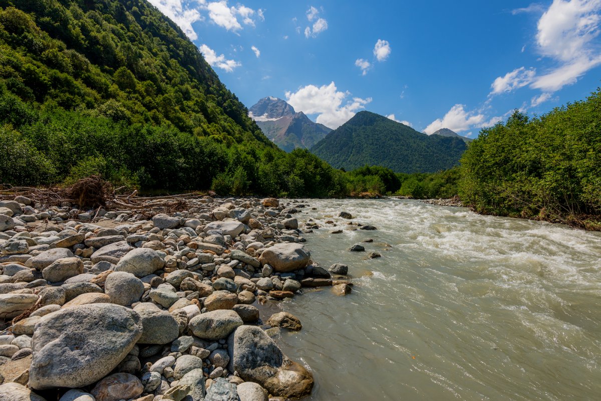 Долина реки Аксаут Кавказ