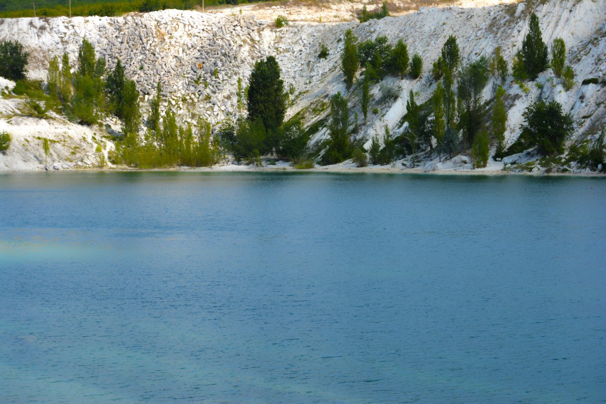 Мраморное озеро в Абрашино