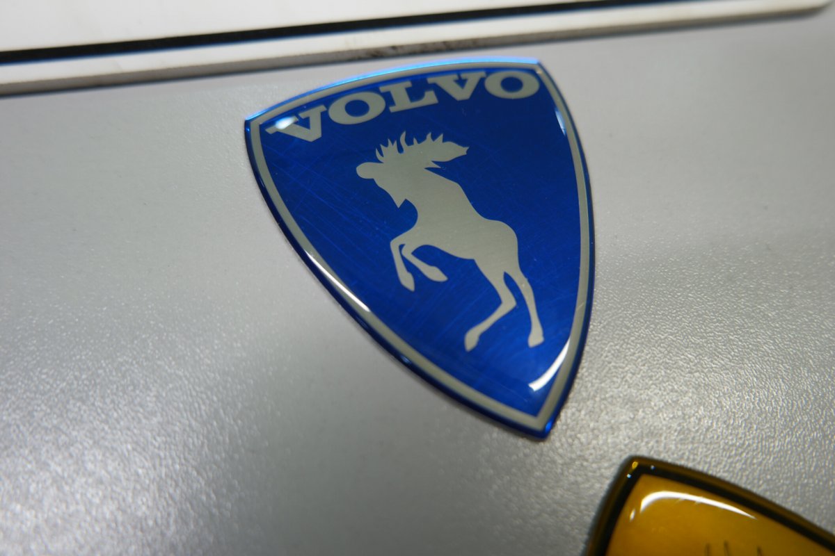 Volvo Лось шильдик