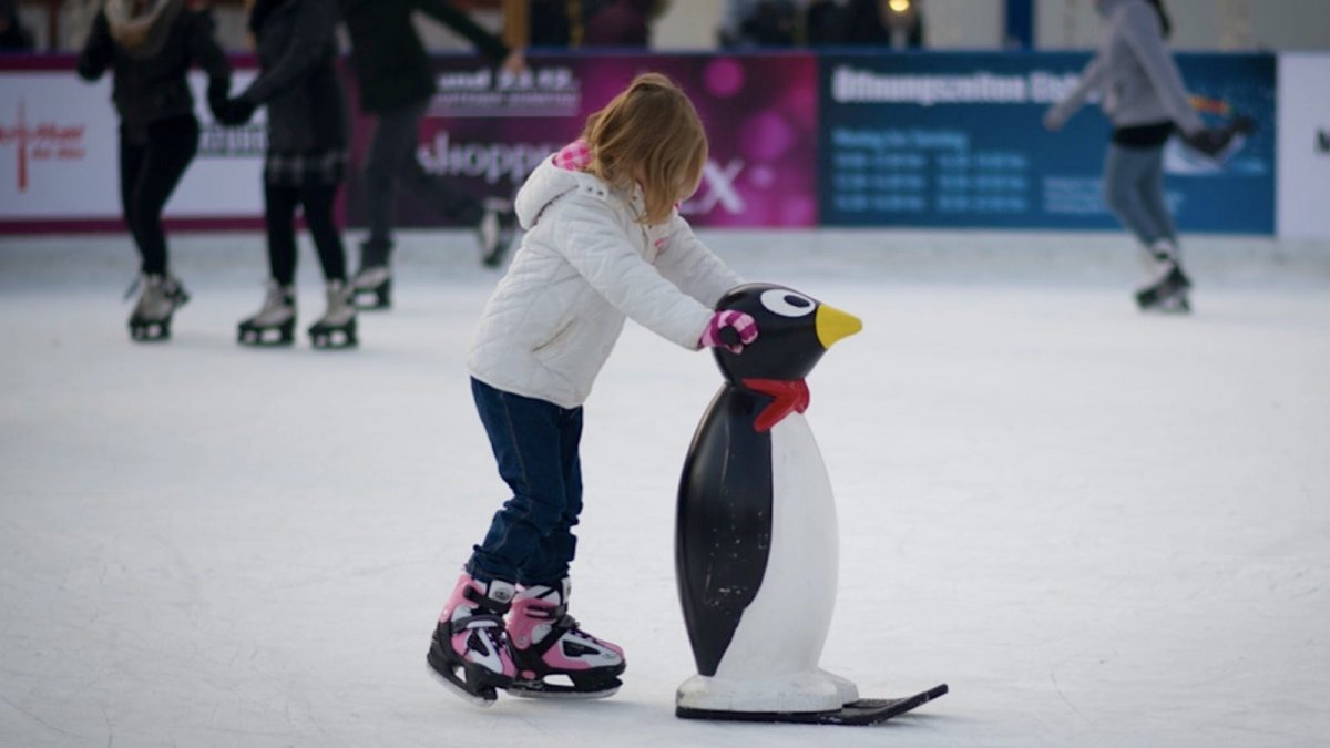 Пингвин для катания на коньках для детей
