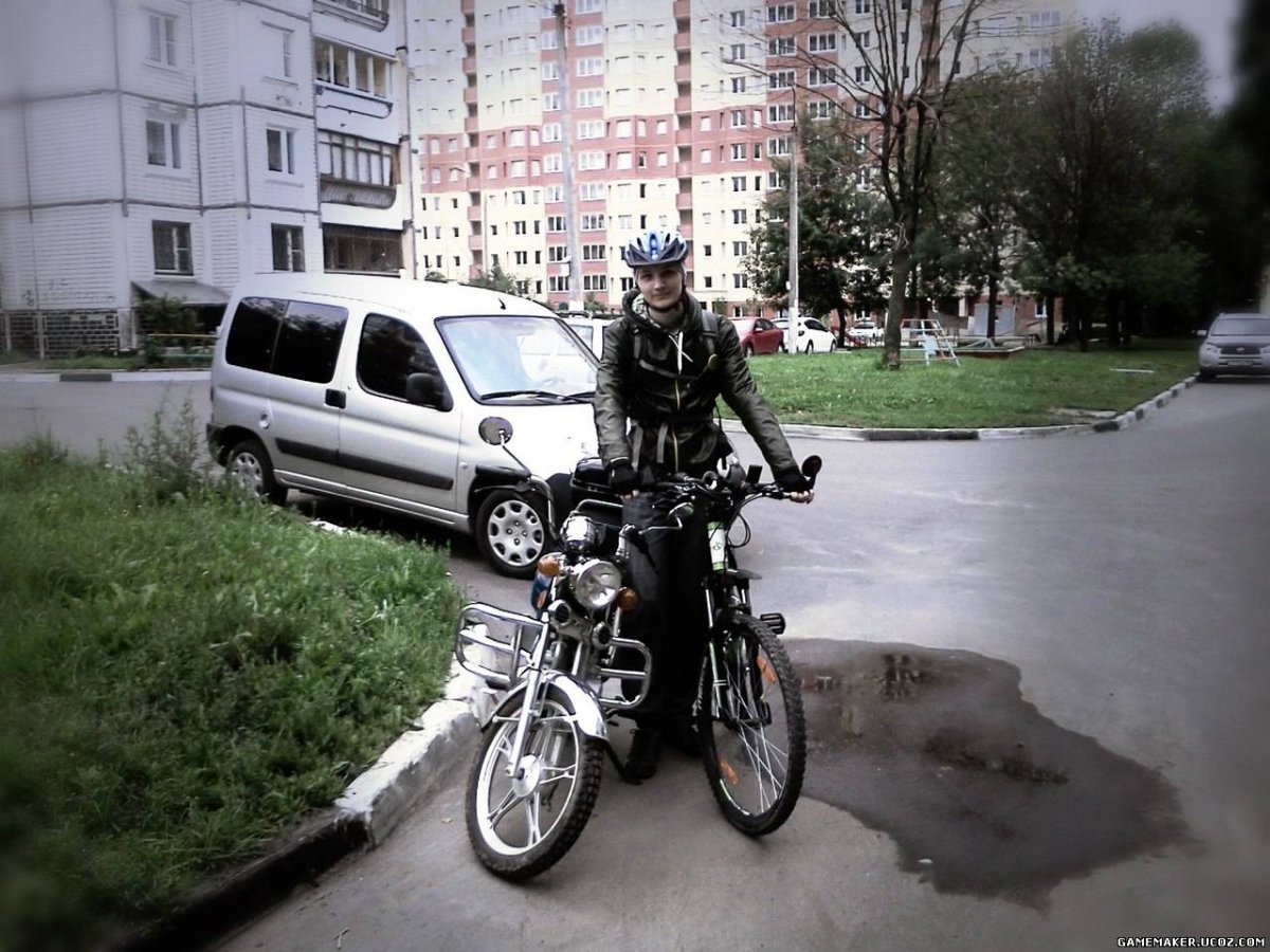 Девушка с КАПРЖ на мотоцикле