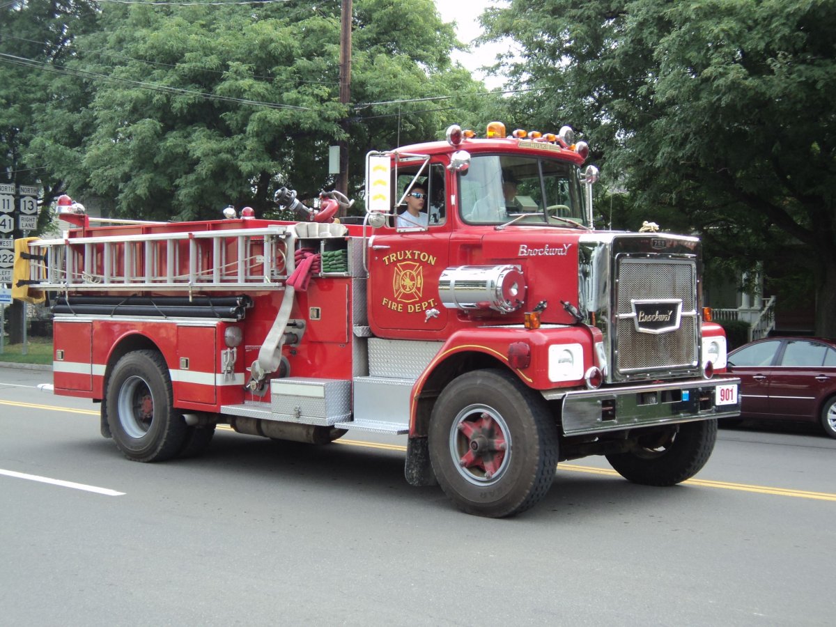 Пожарный грузовик Mack