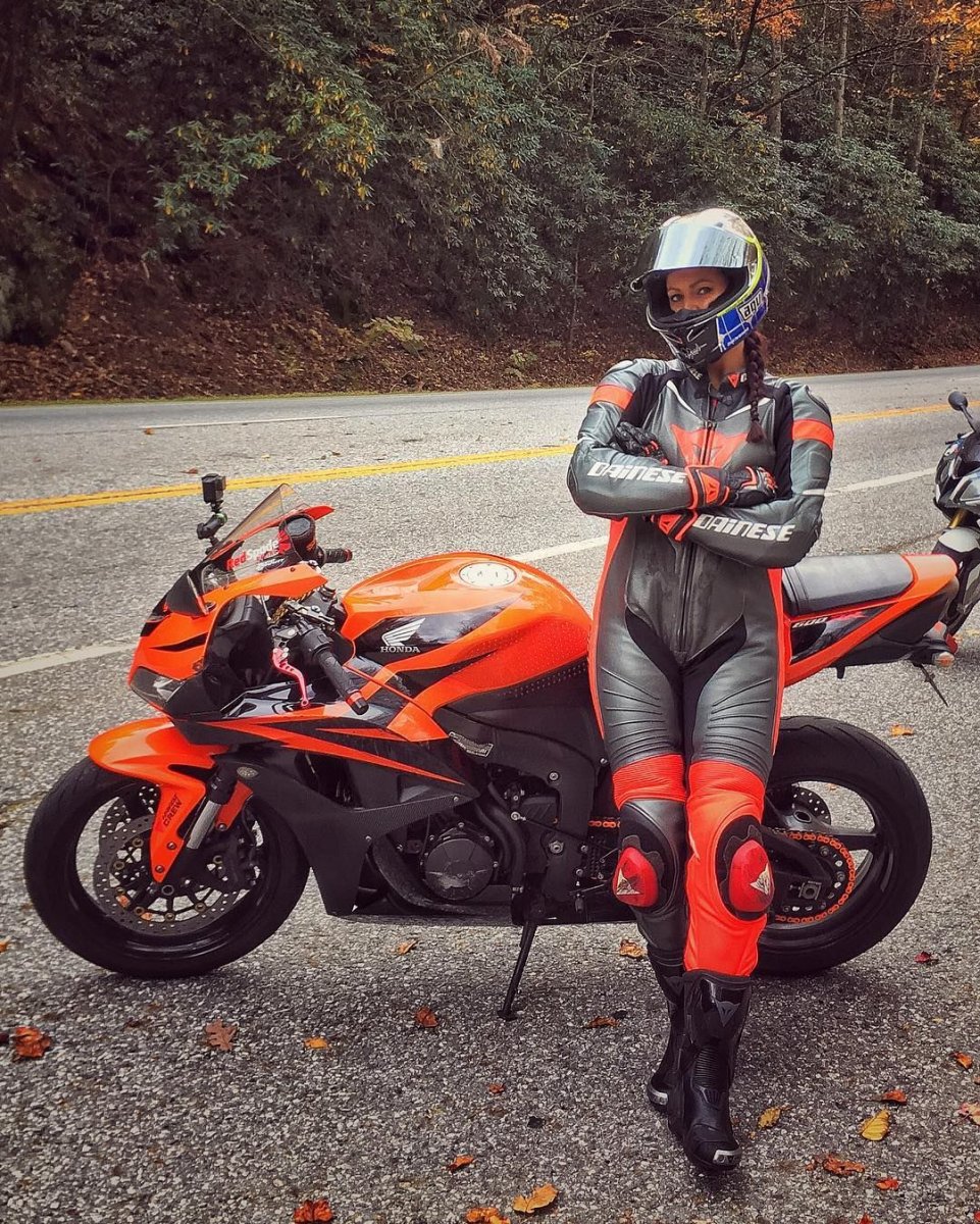 Девушка на мотоцикле Инстаграм