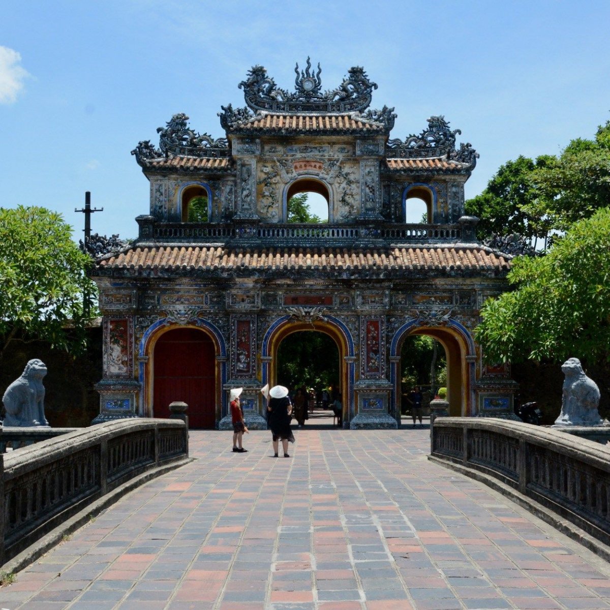 Гробница императора в Хюэ