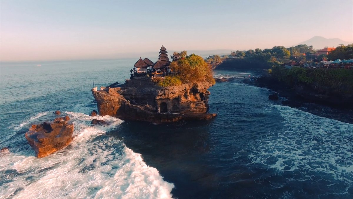 Храм Улувату остров Бали Индонезия фото