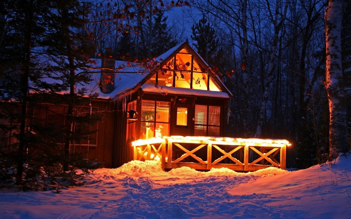 Зимний деревянный дом