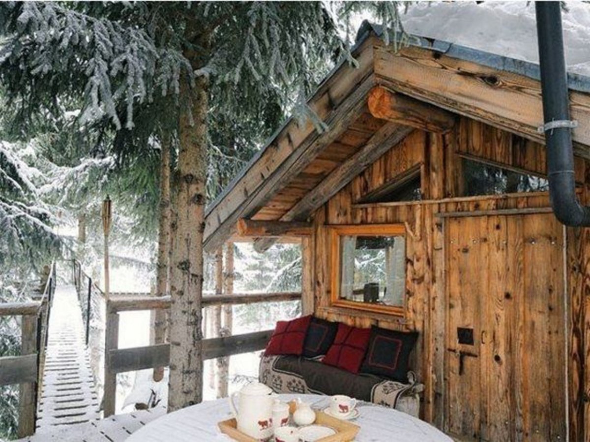 Маленький зимний домик