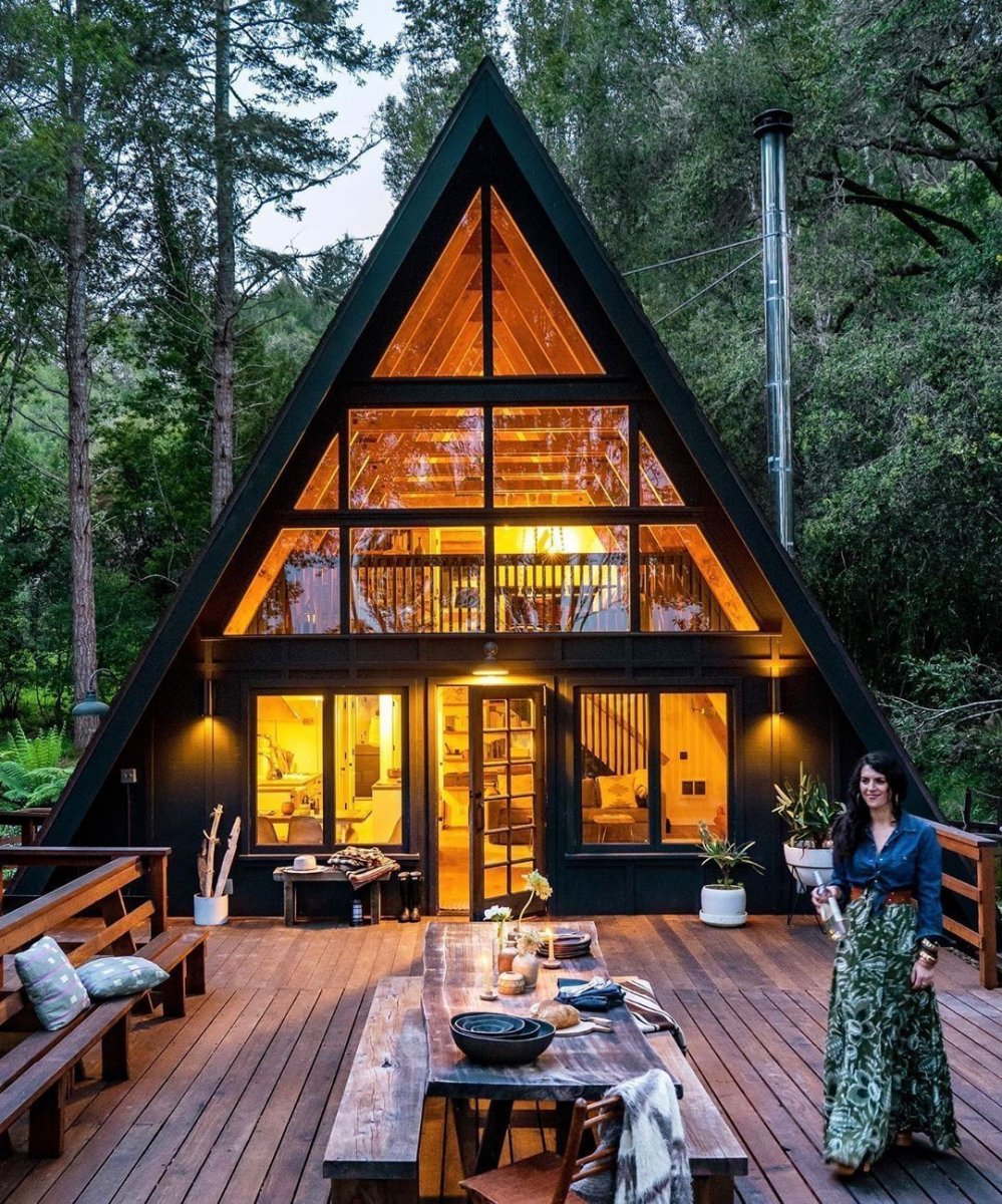 Маленький уютный домик в лесу