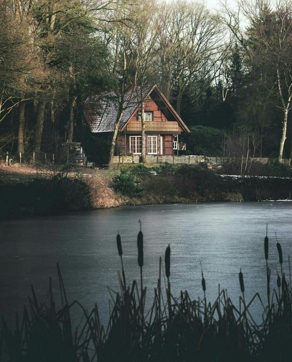 Дом Гилбертов у озера