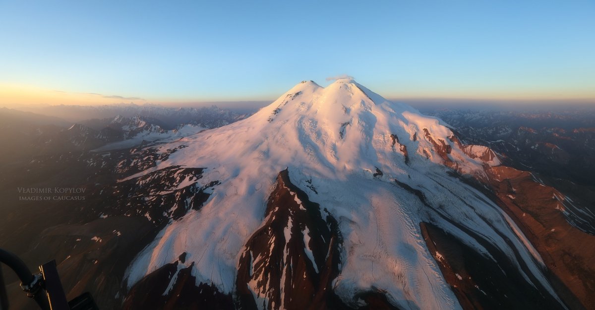 Гора Эльбрус с высоты птичьего полета
