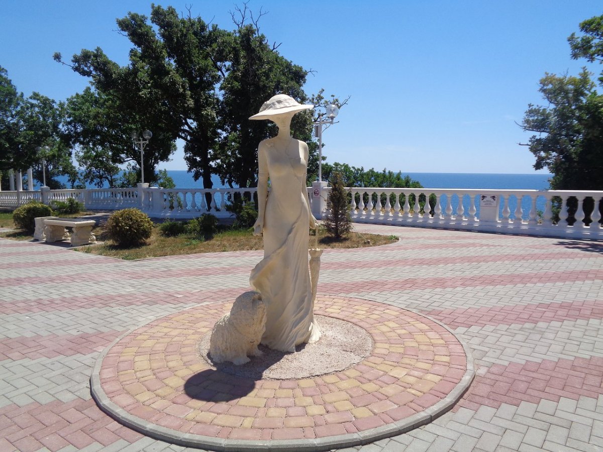 Памятник белая невеста в Геленджике