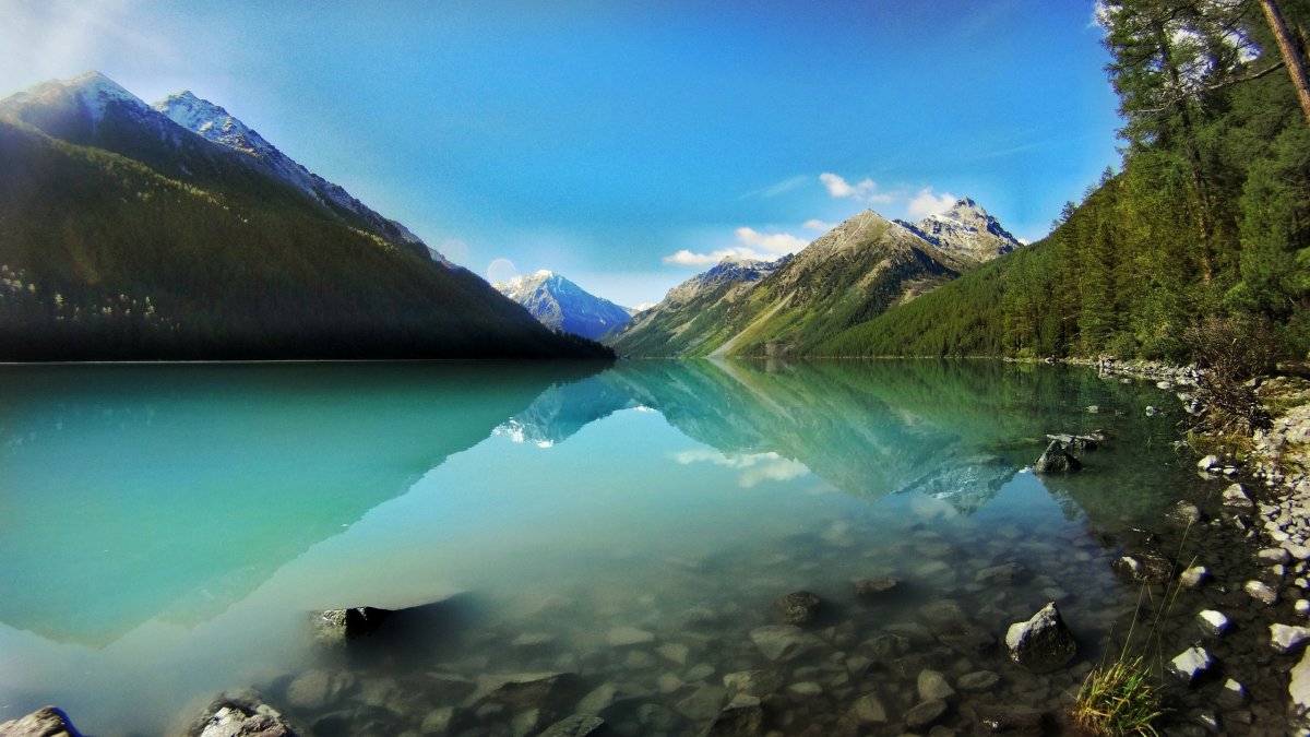 Гейзерное озеро в Горном Алтае