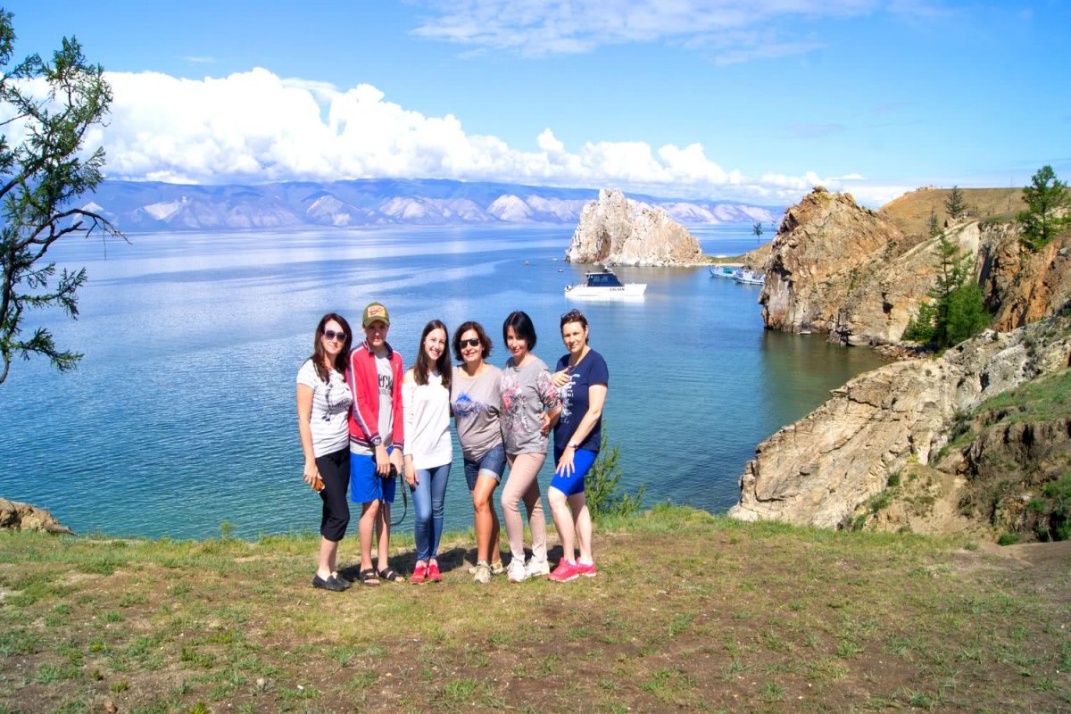 Озеро Байкал с людьми