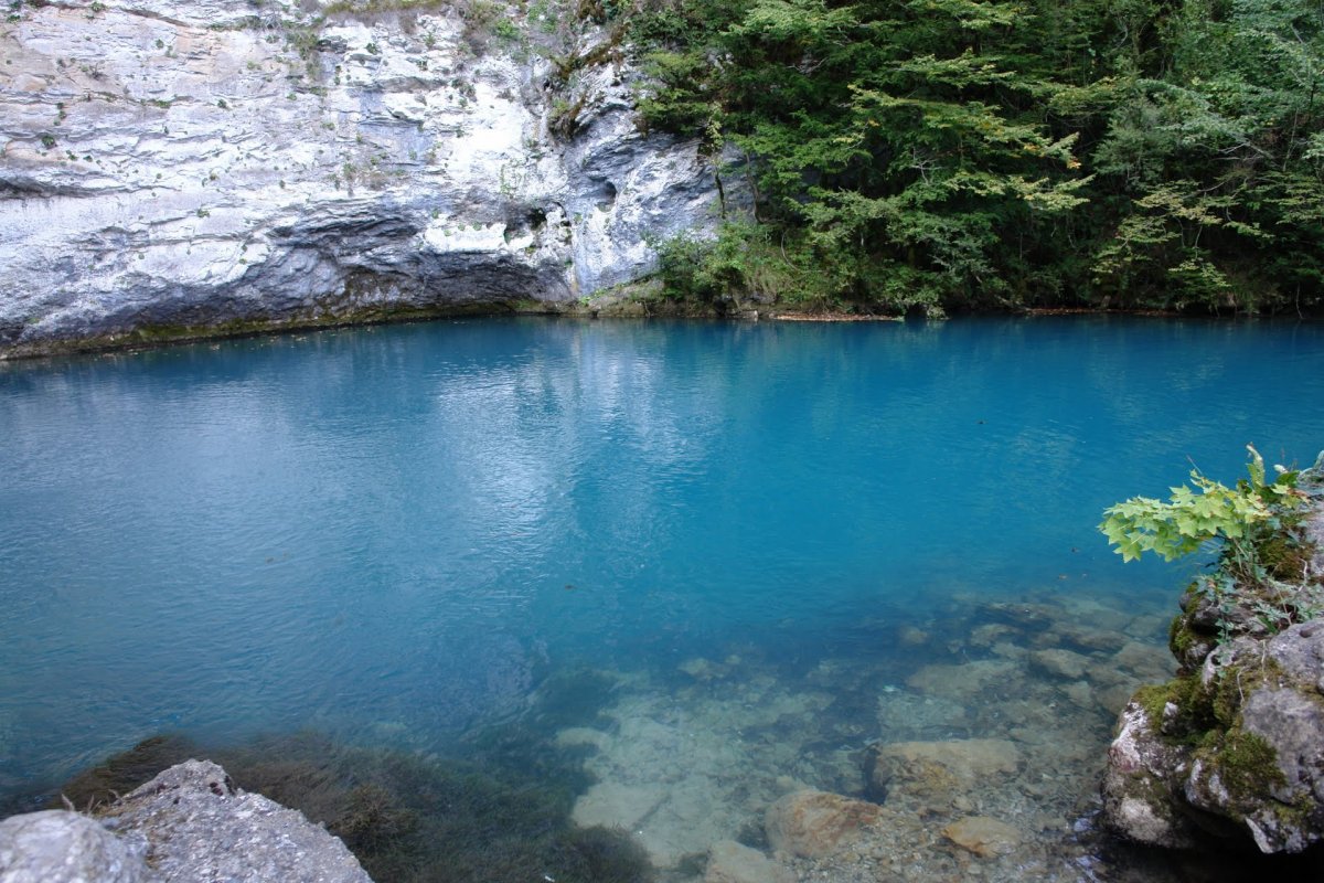 Термальные источники Аушигер голубые озера