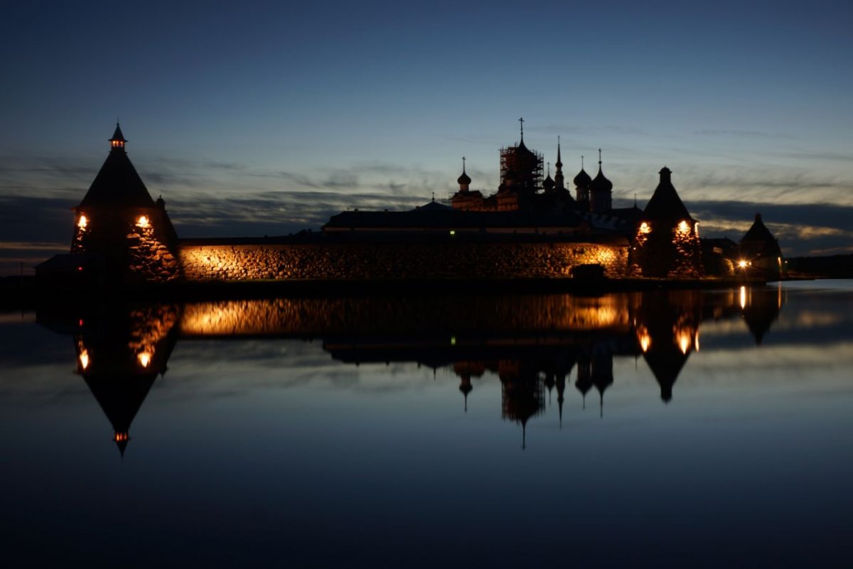Соловецкий монастырь ночью
