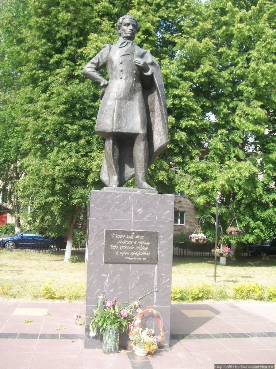 Памятник Печкину в Луховицах