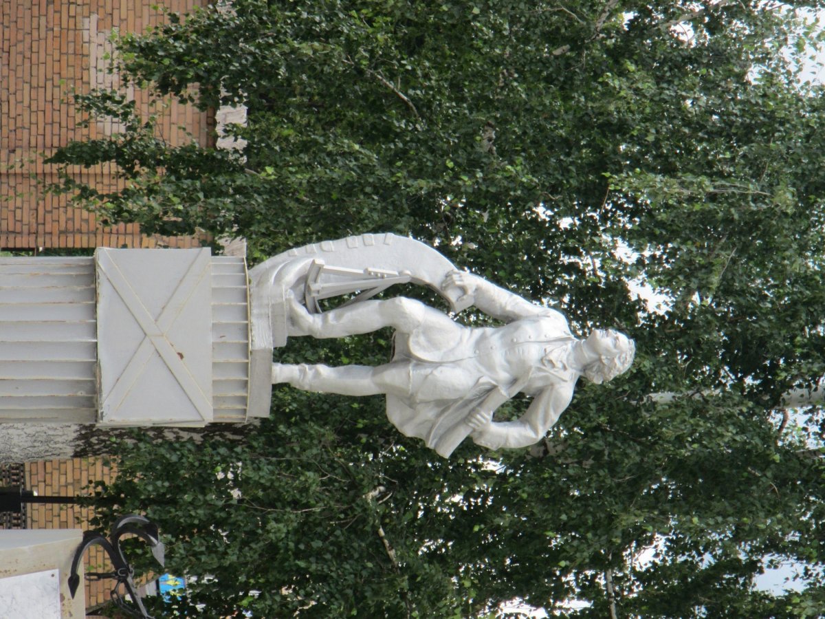 Памятник огурцу Луховицы Московская область