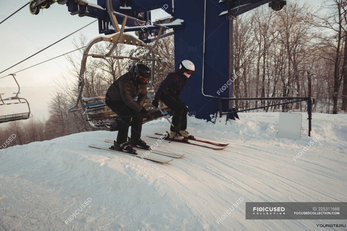 Горный подъёмник для лыжников между ног