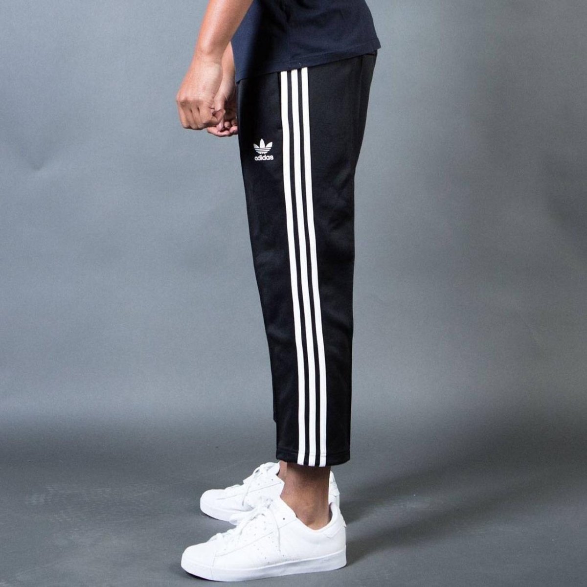 Adidas men Superstar Relaxed Cropped track Pants Black White