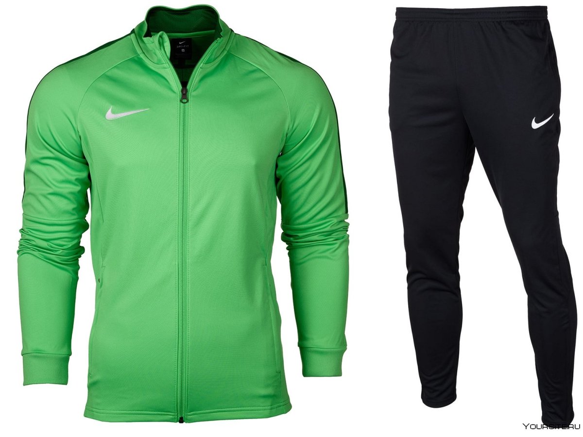 Зеленый спортивный костюм
