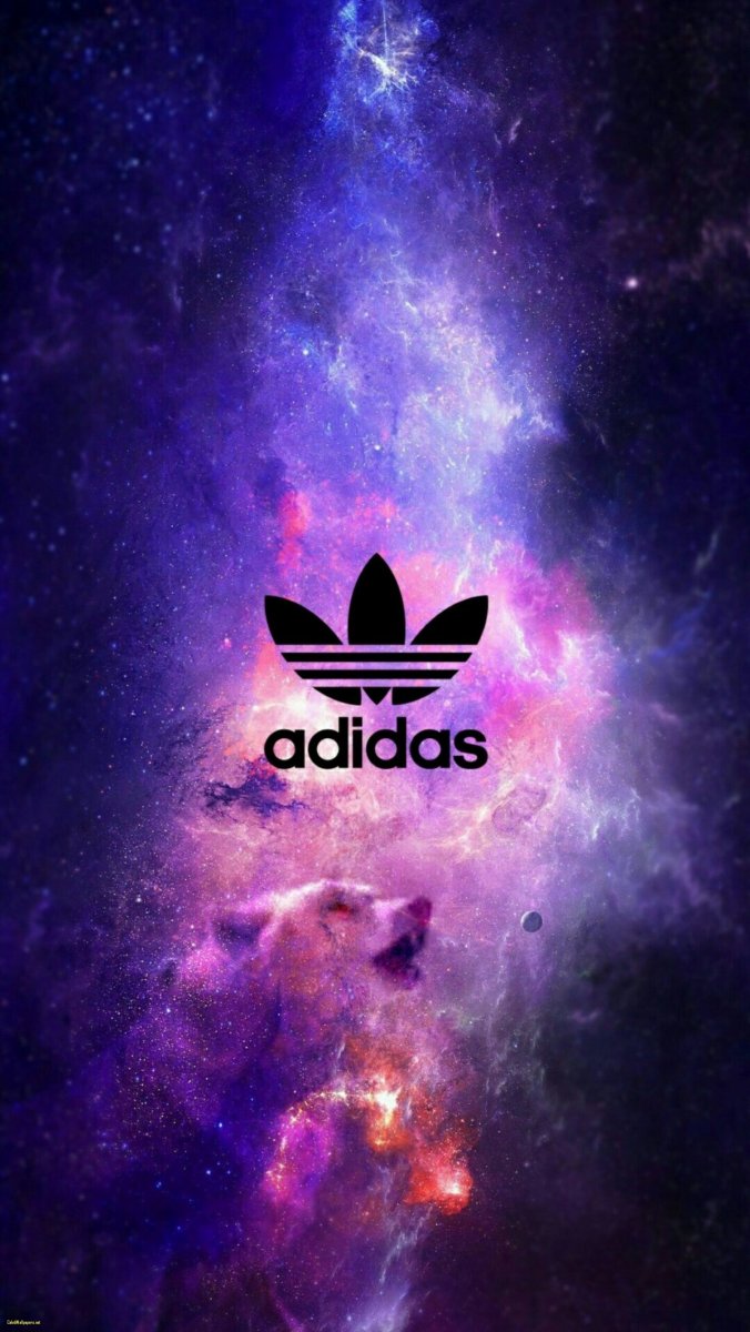 Adidas на черном фоне