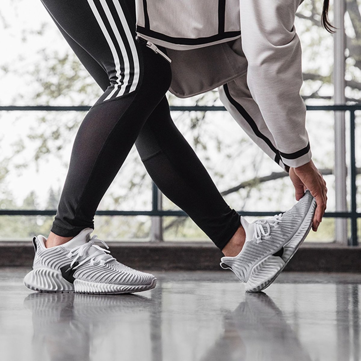 Adidas Alphabounce Instinct на ноге