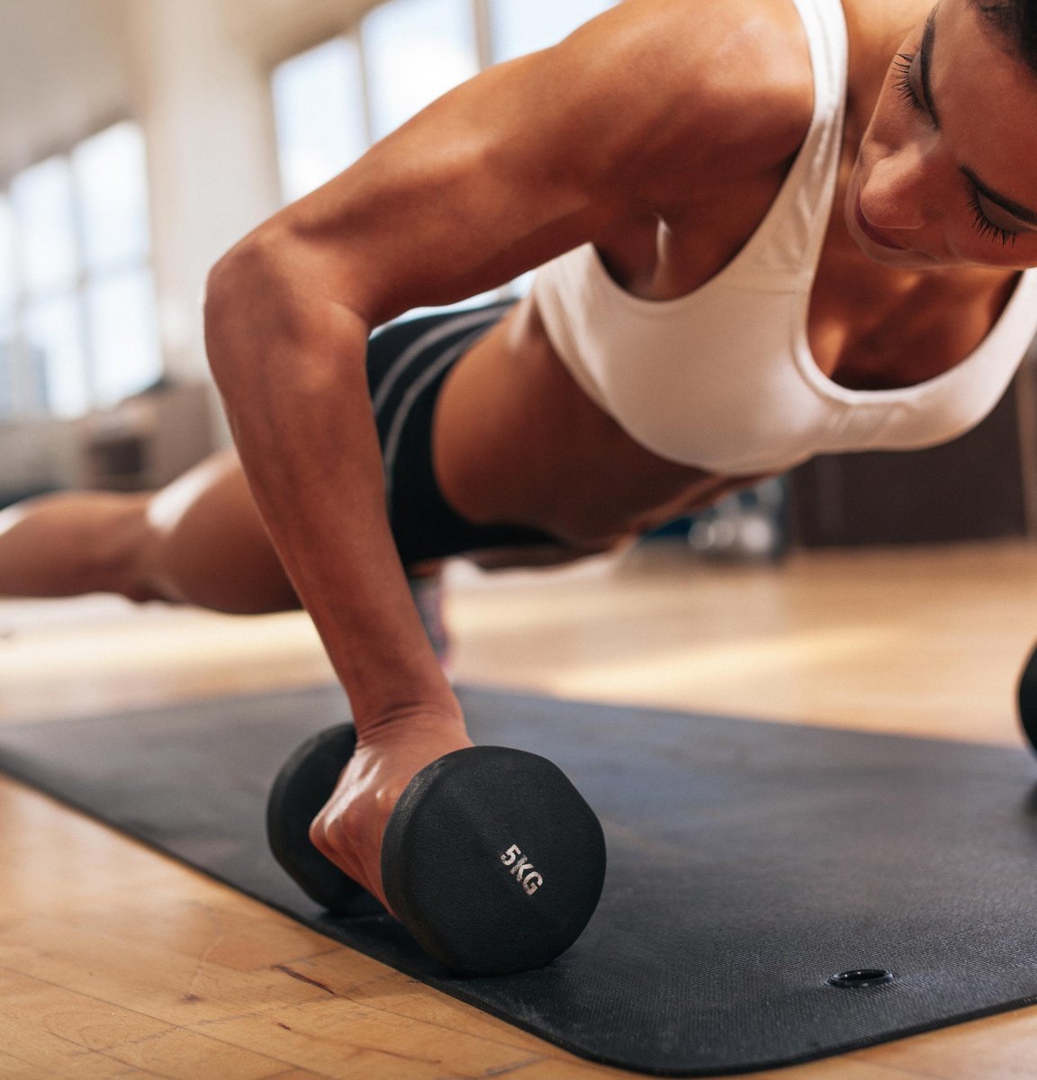 Спортсмен в спортзале