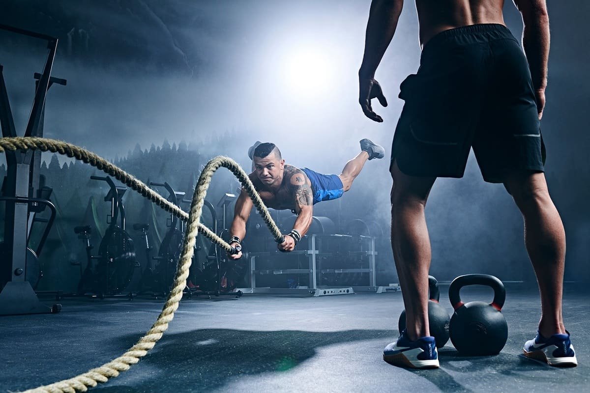 Спортсмен тренируется