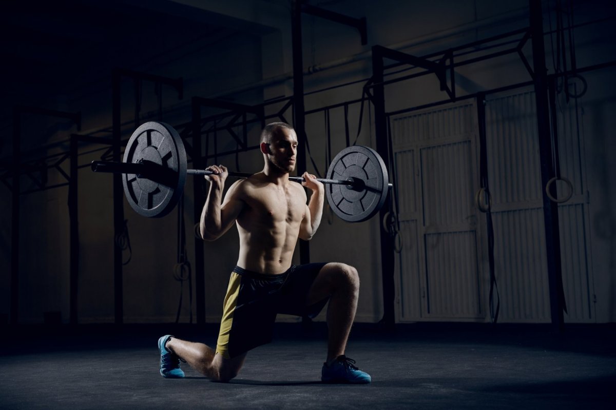 Спортсмен в спортзале