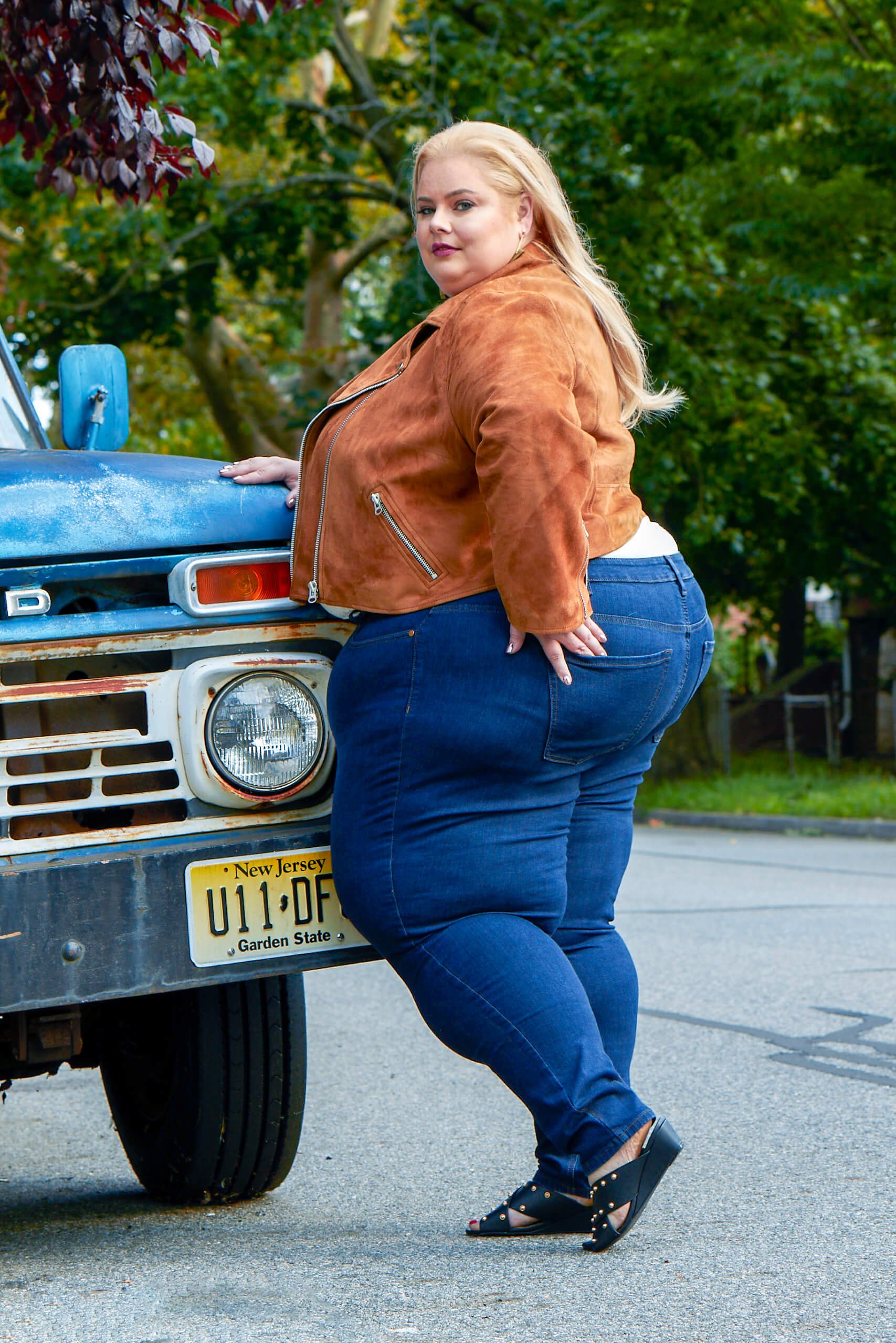 Крупные пышечки. Ссббв в джинсах Mustang Sally. Очень большие толстушки.