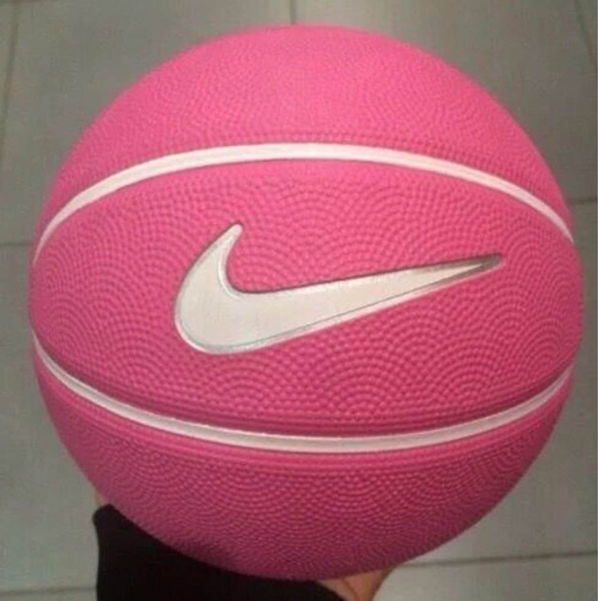 Розовый мячик
