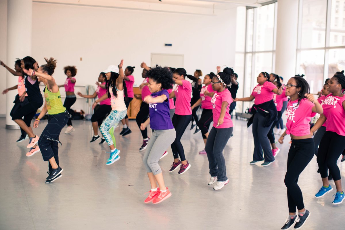 Танцы в клубе