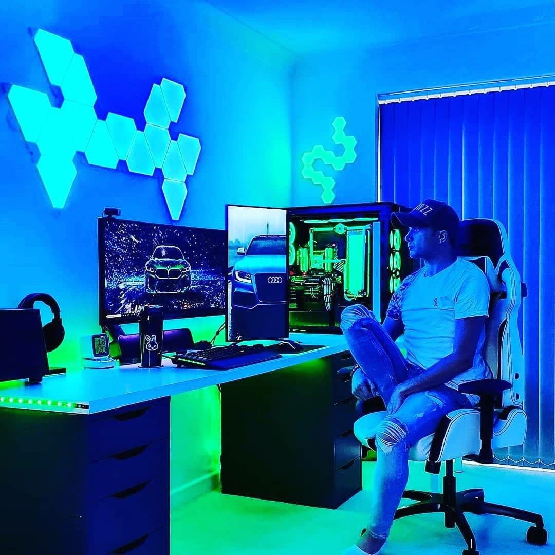 Голубая геймерская комната