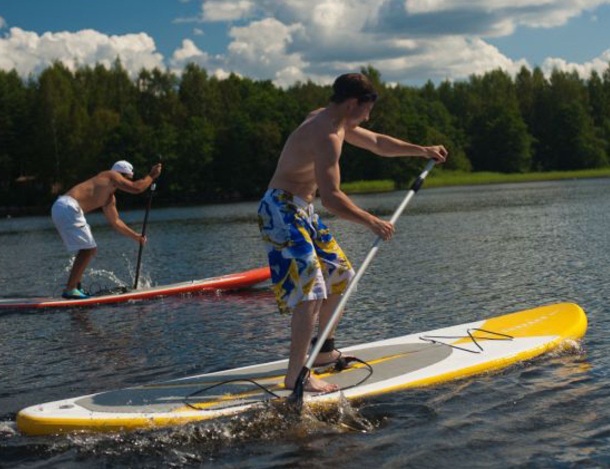 Доска с веслом для катания по воде