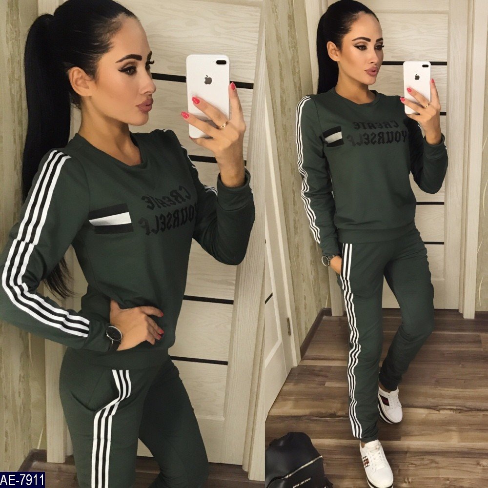 Спортивный костюм женский модный с тремя полосками