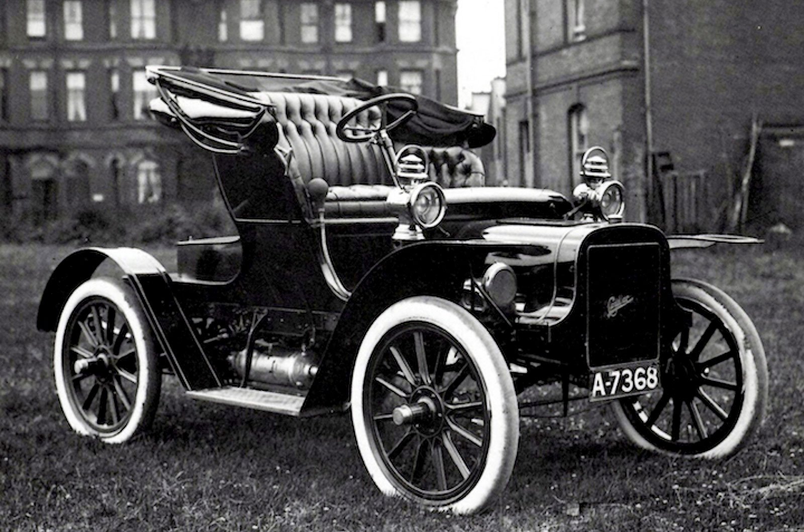 Первый автомобиль в истории. 17 Октября 1902 — в Детройте выпущен первый автомобиль марки «Кадиллак».. Форд модель а 1903. Cadillac 1902.