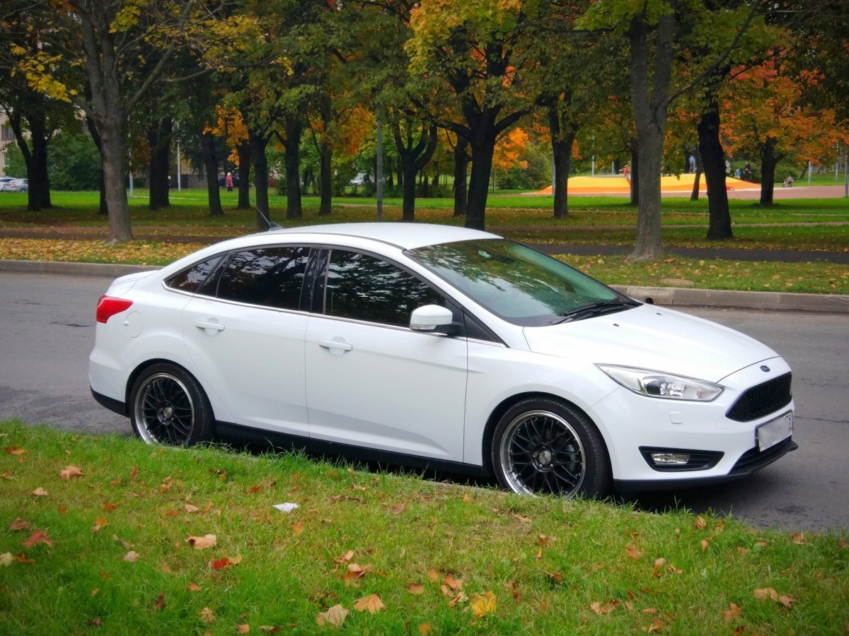 Ford Focus 2016 белый