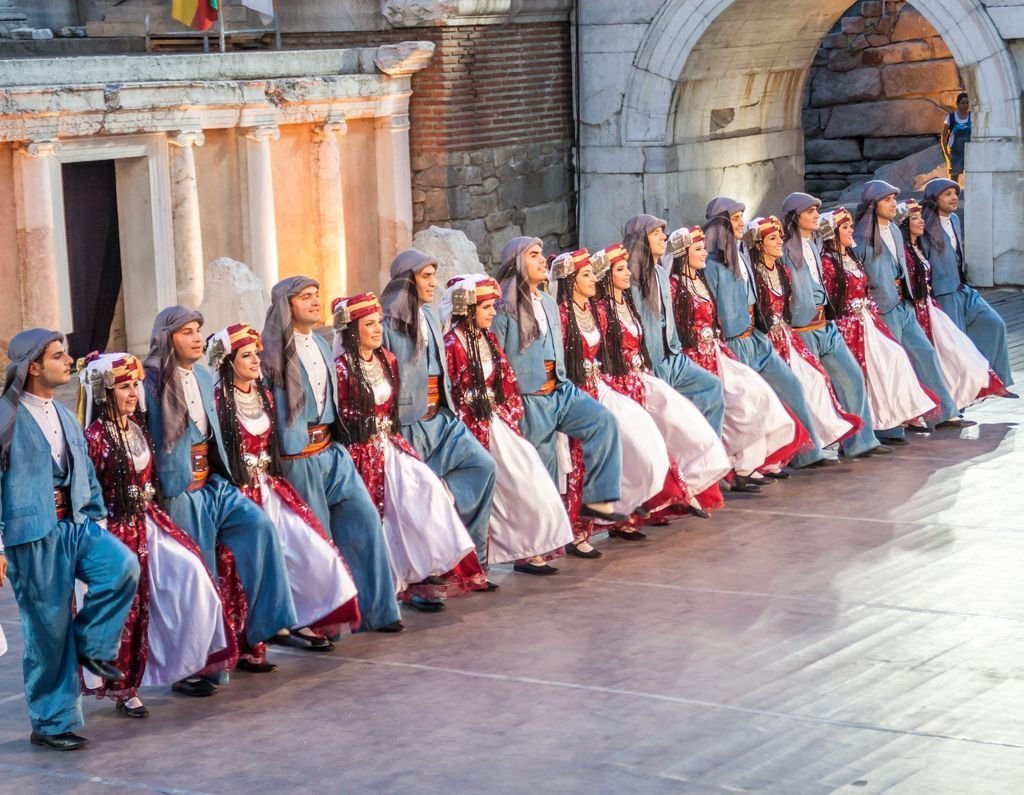 Турецкий национальный танец женщин