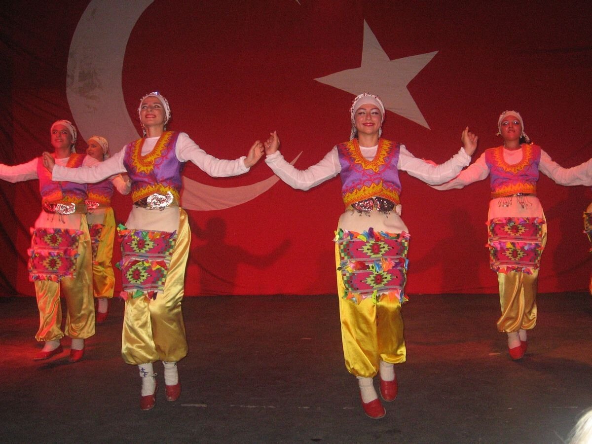 Халай турецкий танец. Турция Халай. Халай танец в Турции. Турецкий национальный костюм для танца. Костюм для турецкого танца Халай.