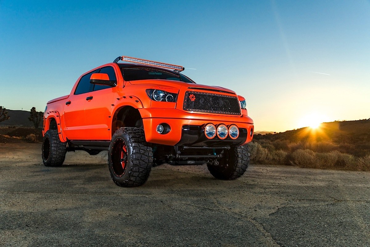 Toyota Tundra оранжевая