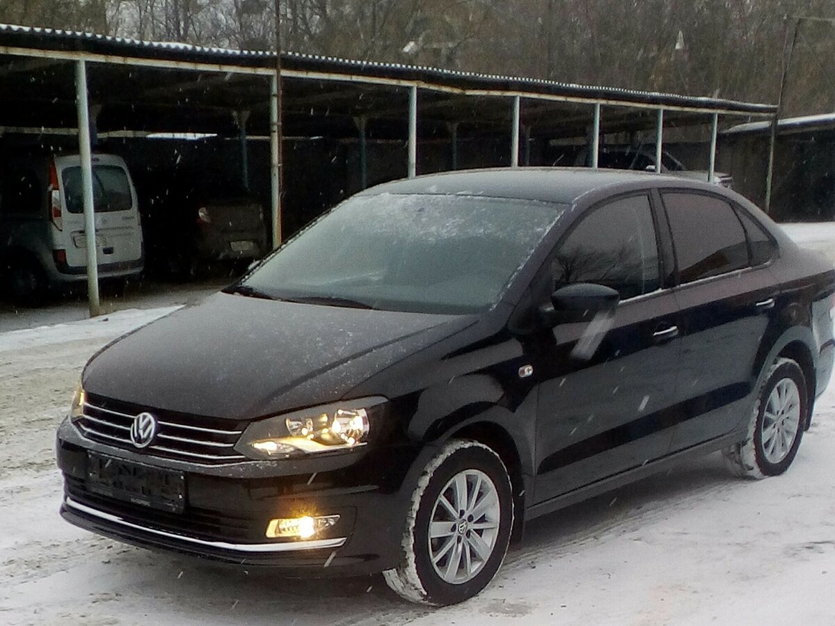 Volkswagen Polo 2016 черный