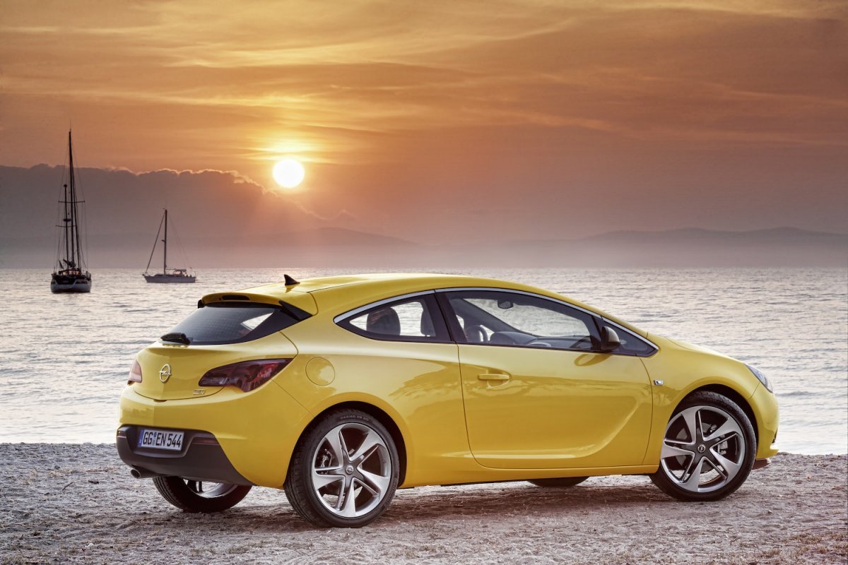 Опель Астра GTC 2012